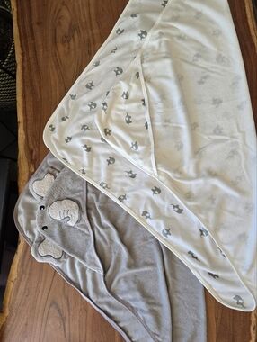Momcozy Elephant Hooded Baby Towel Set, 2 pieces